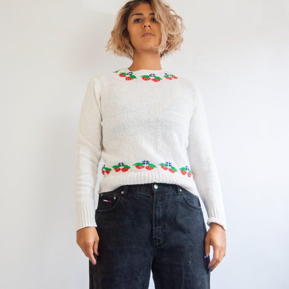 80s Strawberry Trim Sweater L Large / cottage core - Picture 5 of 7